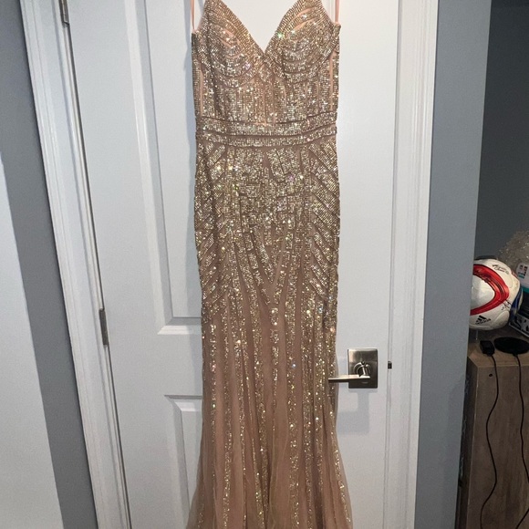 Glow evening dress - Picture 2 of 4